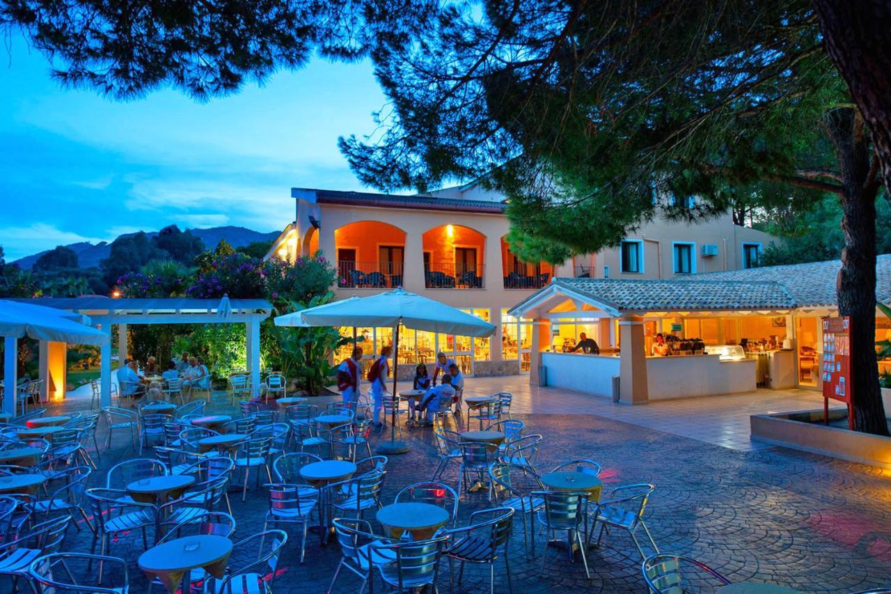 Hotel Amareclub Rocca Dorada Santa Margherita di Pula Zewnętrze zdjęcie