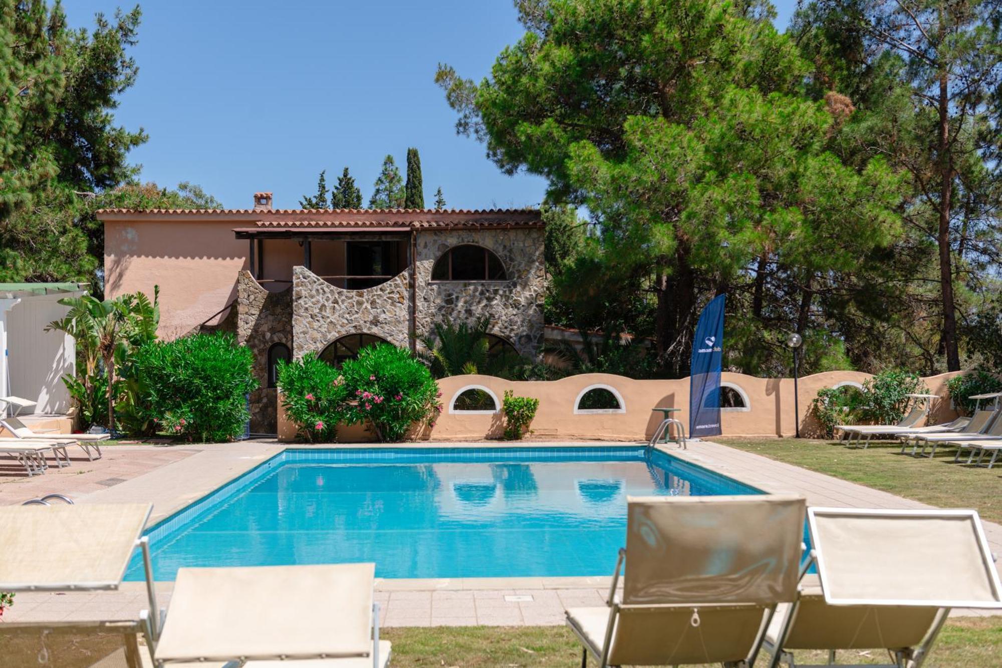 Hotel Amareclub Rocca Dorada Santa Margherita di Pula Zewnętrze zdjęcie