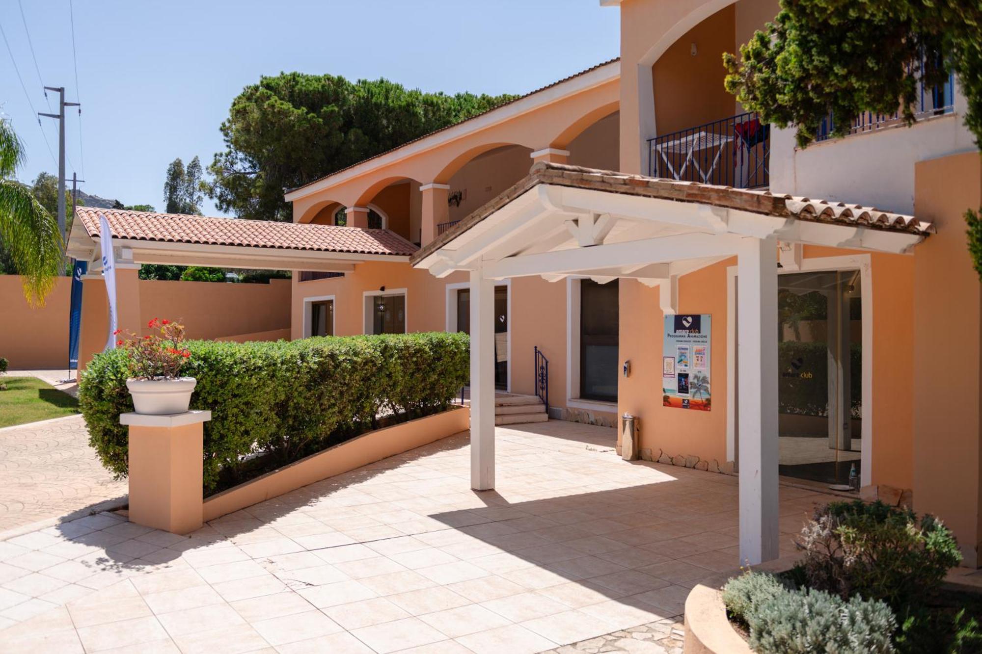 Hotel Amareclub Rocca Dorada Santa Margherita di Pula Zewnętrze zdjęcie
